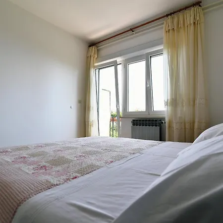 With Breakfast & Valentin Bed and Breakfast