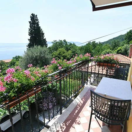With Breakfast & Valentin Bed and Breakfast Mošćenička Draga