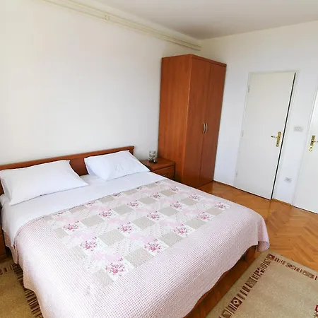 With Breakfast & Valentin Mošćenička Draga