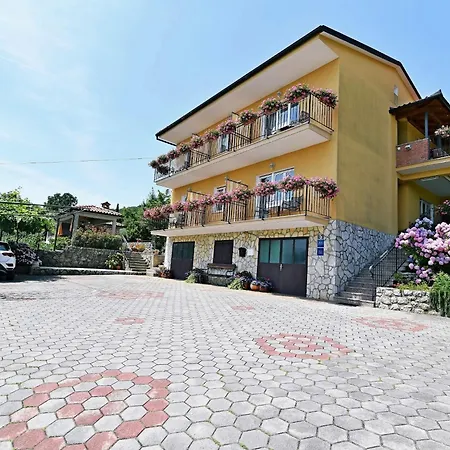 Bed and breakfast With Breakfast & Valentin 3*